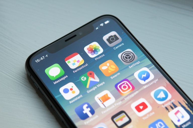 ecran telefon nu raspunde la atingere touchscreen defect